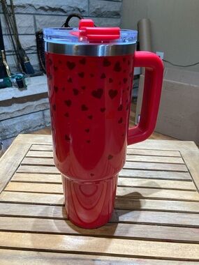 Adenturidge tumbler red hearts ❤️ ♥️ 40oz/1.18L